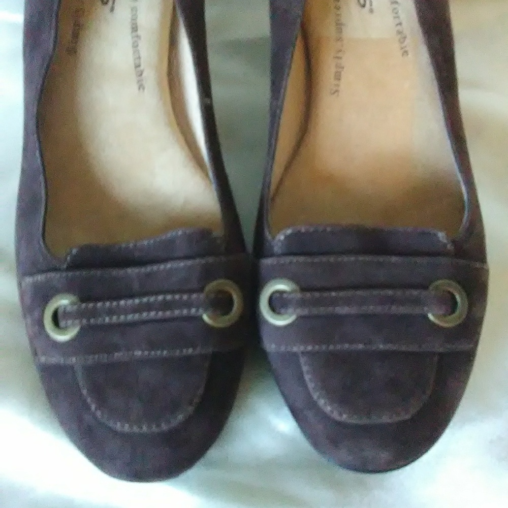 NWOB New without box Softspots suede low heels - Picture 2 of 5